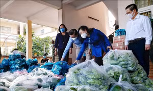 Cần Thơ: Trao tặng 2.000 phần quà tiếp sức phụ nữ, trẻ em vượt qua đại dịch