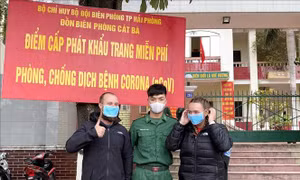 Lan tỏa hành động đẹp phát khẩu trang miễn phí cho người dân