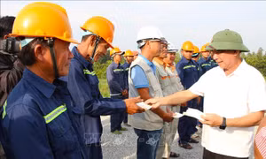 Thi công xuyên Tết trên công trình đường bộ cao tốc