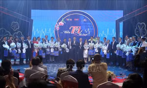 Tri ân những đóng góp to lớn của các y, bác sĩ