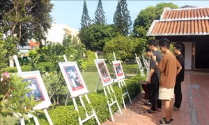 Triển lãm ảnh 'Cuộc sống đời thường của Bác Hồ'