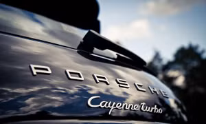 Tại Việt Nam có 10 xe sang Porsche Cayenne phải triệu hồi để thay thế đai ốc