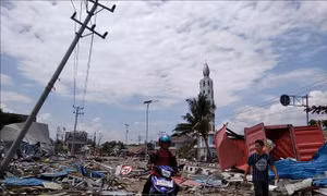  Nhiều khu vực tại Indonesia vẫn bị cô lập sau động đất, sóng thần 