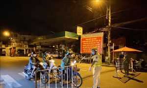TP Hồ Chí Minh: Các chốt, trạm kiểm soát xử phạt 73 trường hợp không đeo khẩu trang