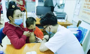 Khám sàng lọc bệnh tim miễn phí cho trẻ em ở Điện Biên