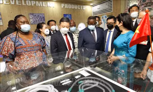 Tổng thống CH Sierra Leone đánh giá cao mô hình Khu Công nghệ cao TP Hồ Chí Minh