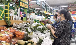 Dồi dào hàng hóa cung ứng cho thị trường ngày 30 Tết