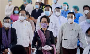 Bà Aung San Suu Kyi bị tạm giam đến giữa tháng 2