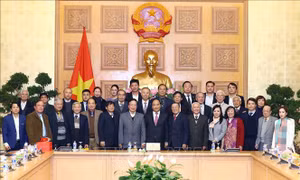 Thủ tướng Nguyễn Xuân Phúc gặp mặt Hội Giáo dục chăm sóc sức khỏe cộng đồng Việt Nam