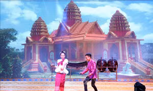Bế mạc Hội diễn nghệ thuật quần chúng và trình diễn trang phục dân tộc Khmer 