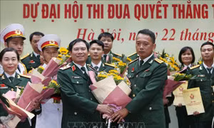 Gặp mặt đại biểu dự Đại hội Thi đua quyết thắng toàn quân lần thứ X