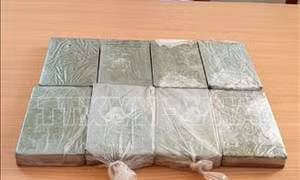Bắt hai đối tượng vận chuyển 8 bánh heroin