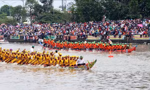 Tưng bừng Khai mạc Giải đua ghe Ngo Sóc Trăng khu vực ĐBSCL 2019