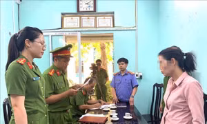 Khởi tố, bắt tạm giam 3 đối tượng về tội giả mạo trong công tác