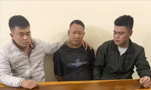 Bắt giữ 2 đối tượng, thu 8 bánh heroin và 30.000 viên ma túy tổng hợp