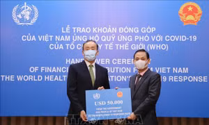 Trao tượng trưng khoản đóng góp của Việt Nam ủng hộ Quỹ ứng phó với COVID-19 của WHO