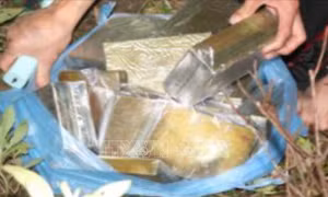 Nghệ An: Truy bắt nhóm đối tượng bỏ lại 30 bánh heroin bỏ trốn