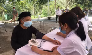 Tăng cường tiêm vaccine phòng COVID-19 cho người dân vùng biên giới