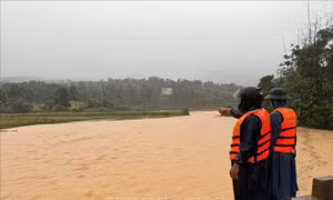 Lũ các sông ở Quảng Trị lên trên báo động 2, nhiều nơi bị chia cắt