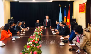 Đoàn Học viện Hành chính quốc gia thăm, làm việc tại Ukraine