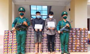 Gia Lai: Bắt giữ hai đối tượng vận chuyển gần 1 tấn pháo