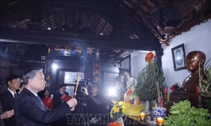 Tổng Bí thư Tô Lâm dâng hương tưởng niệm Tổng Bí thư Trường Chinh