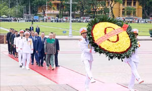 Tổng thống nước Cộng hòa Dân chủ Timor-Leste viếng Chủ tịch Hồ Chí Minh