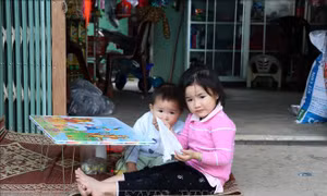 Nhịp sống bình dị của đồng bào Cống, Khơ-mú, Lào nơi biên giới
