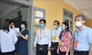 Thứ trưởng Bộ GD&ĐT kiểm tra công tác tổ chức thi tại Hưng Yên