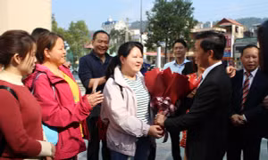 Cửa khẩu quốc tế Lào Cai nhộn nhịp trong ngày đầu năm mới