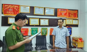 Công an Cần Thơ khám xét Chi cục Đăng kiểm số 8