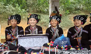 Độc đáo trang phục của đồng bào Lự