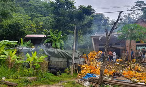 Ô tô chở bia tông vào nhà dân, lái xe và phụ xe bị tử vong