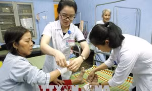 Thực hiện Thông tư 15: Bảo đảm quyền lợi cho người dân khi đi khám chữa bệnh