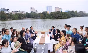 Mối quan hệ đặc biệt hiếm có Việt Nam - Lào