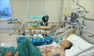 Nhiều ca mắc COVID-19 phải nhập viện