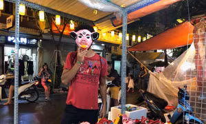 Giữ hồn Trung thu truyền thống - Bài 2: Người giữ nghề làm mặt nạ giấy bồi