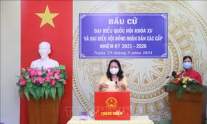 Phó Chủ tịch nước Võ Thị Ánh Xuân bầu cử tại thành phố Long Xuyên, tỉnh An Giang