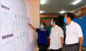 Gần 822.000 cử tri tỉnh Vĩnh Long thực hiện quyền và nghĩa vụ công dân