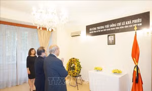 Lễ viếng và mở sổ tang nguyên Tổng Bí thư Lê Khả Phiêu tại Cộng hòa Séc