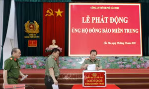 Chia sẻ khó khăn với người dân miền Trung