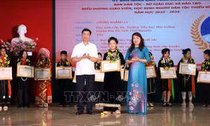 Tạo động lực phấn đấu cho học sinh và giáo viên