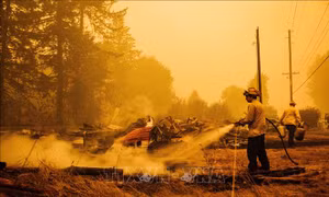 Đám cháy rừng vượt tầm kiểm soát tại bang Oregon, Mỹ 