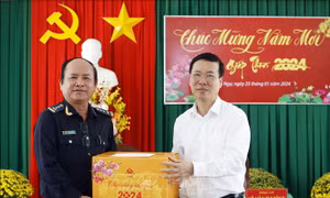 Chủ tịch nước Võ Văn Thưởng chúc Tết tại Đồng Tháp