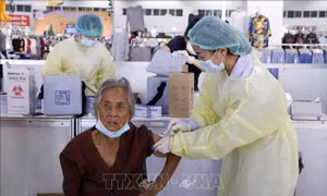 Lào cho phép người mắc COVID-19 thể nhẹ điều trị tại nhà