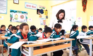 Giúp học sinh vùng cao mở cánh cửa ra thế giới 