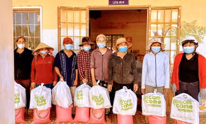 Bình Định chăm lo Tết cho người nghèo và gia đình chính sách