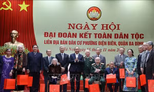 Thủ tướng dự Ngày hội Đại đoàn kết toàn dân tộc tại phường Điện Biên, Hà Nội