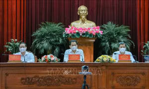 Kiên quyết đấu tranh, xử lý nghiêm những biểu hiện quan liêu, cửa quyền