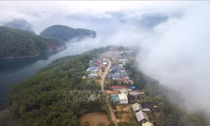 Từ xóm 'chạy lũ' trở thành điểm dừng chân hấp dẫn khi đến hồ Hòa Bình